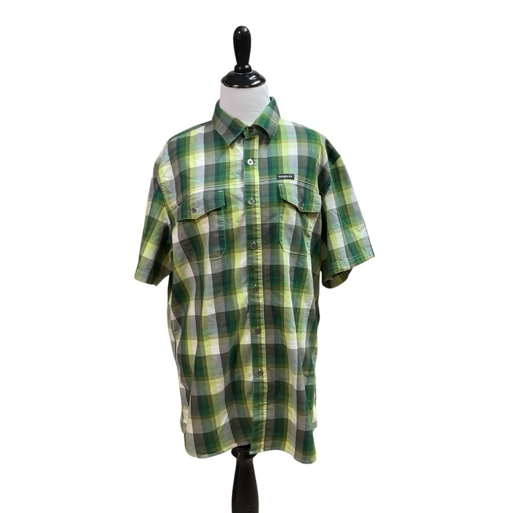 Wrangler Men's L Large Button Down Shirt Plaid Short Sleeves Vented Back Green